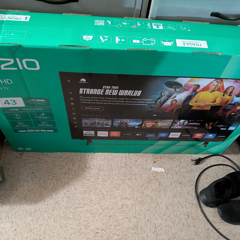 Vizio 43-Inch 4K UHD Smart TV in Green Box - Picture 2 of 4